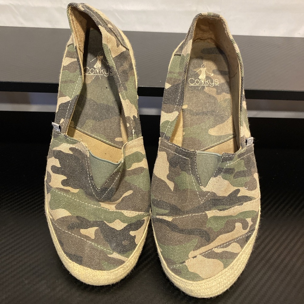 Corkys Sz 8 Safari Casual Slip On Camo Sneaker Womens